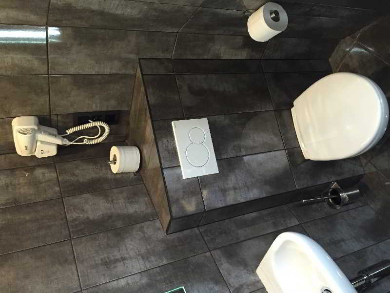 Nekotel Concept Art Hotel Saint-Gilles Bagian luar foto