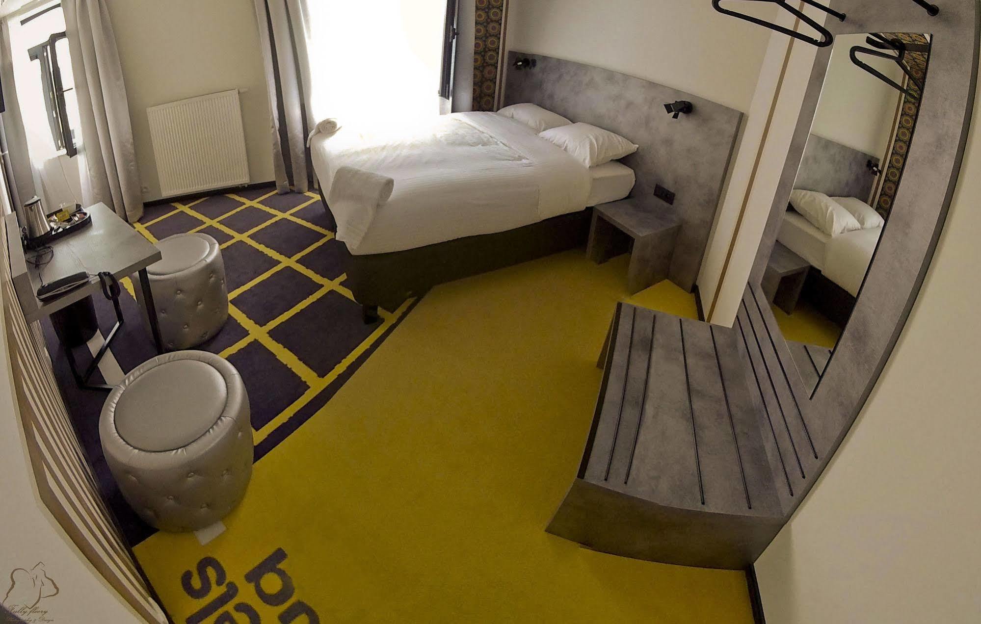 Nekotel Concept Art Hotel Saint-Gilles Bagian luar foto